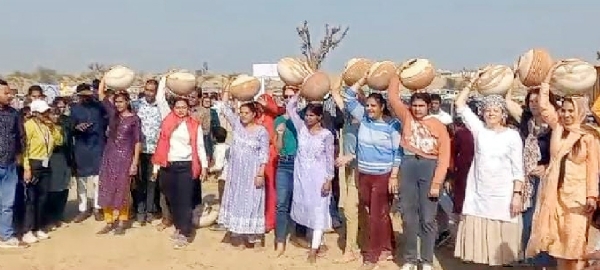 अंतर्राष्ट्रीय ऊंट उत्सव के आखिरी दिन रायसर में धोरों पर देशी-विदेशी पर्यटकों ने दिखायी प्रतियोगिताओं में अपनी प्रतिभा