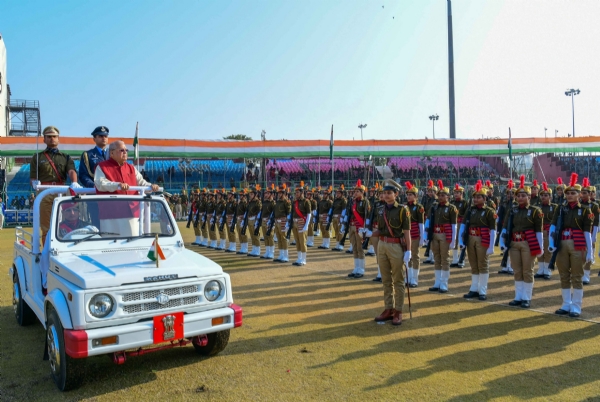 उत्साह, उमंग और उल्लास से मनाया गया गणतंत्र दिवस, राज्यपाल मिश्र ने राष्ट्रीय ध्वज फहराया