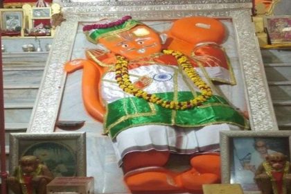 गणतंत्र दिवस: शहर के मंदिरों में सजी विशेष तिरंगा झांकी