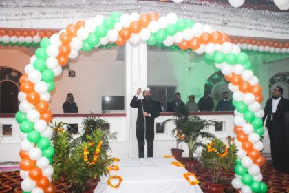 मुरादाबाद में गणतंत्र दिवस पर मंडलायुक्त ने कमिश्नरी भवन और जिलाधिकारी ने कलेक्ट्रेट में किया ध्वजारोहण