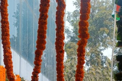 गाजियाबाद : चारों ओर गणतंत्र दिवस की धूम, महापौर ने फहराया तिरंगा