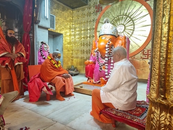 Jagadguru Shankaracharya Vasudevanand saw the first revered Lord Ganesha.