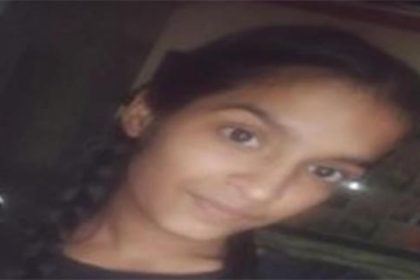 कोचिंग छात्रा निहारिका (18) ने सुसाइड कर लिया
