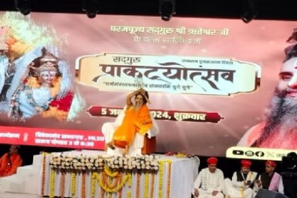 जो लोग मंदिर बनने नहीं देना चाहते थे, वे भी ज्ञान दे रहे हैं - रितेश्वर महाराज