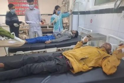 टायर फटने से लोडिंग टेम्पो पलटा, दो मजदूरों की मौत-तेरह घायल