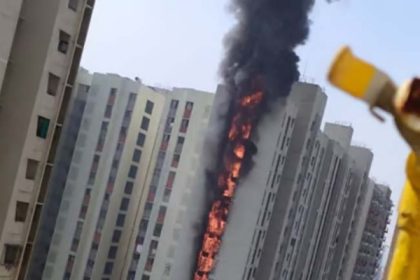 डोंबिवली में बहुमंजिला इमारत में आग लगने से अफरातफरी, सभी सुरक्षित