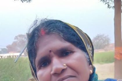 तेज रफ्तार ट्रक की चपेट में आए बाइक सवार,अधेड़ महिला की मौत