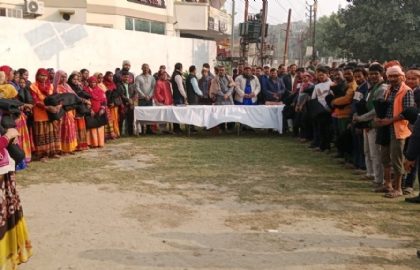 नगर निगम के सफाई कर्मियों में पूर्व मंत्री नीलकंठ तिवारी ने बांटे कंबल