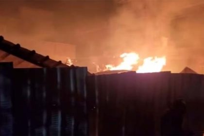 पुणे में लकड़ी के गोदाम में आग लगने से दो की मौत