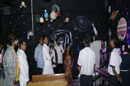 प्रदर्शनी में विद्यार्थियों ने प्रदर्शित किए प्रोजेक्ट और मॉडल
