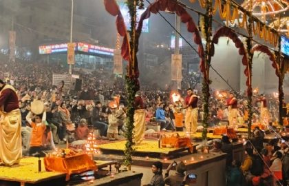 प्राण प्रतिष्ठा : गंगा घाटों पर दीपमाला सजी, एक दीया राम के नाम जलाने की होड़