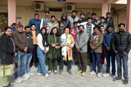 बीकानेर में विद्यार्थियों से दक्षिण कोरिया के शिक्षाविद बे सुंग वॉन ने किया संवाद