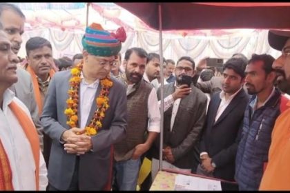 भारत सरकार के संयुक्त सचिव रवि कुमार पहुंचे डूंगरपुर, विकसित भारत संकल्प यात्रा शिविर का किया निरीक्षण