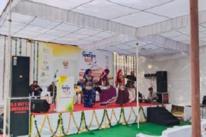 मल्टीमीडिया प्रदर्शनी बनी आकर्षण का केंद्र: महिलाओं और बालिकाओं ने दिखाया उत्साह