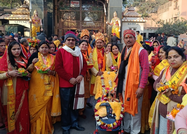 महिला मंडल ने भगवान राम को कराया श्रीकृष्ण की नगरी का भ्रमण