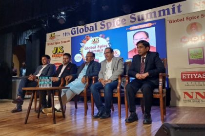 समिट में मौजूद विधानसभा अध्यक्ष।