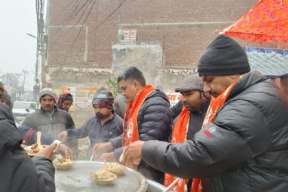 मुरादाबाद में धूमधाम से मना मकर संक्रांति, लोगों ने की खिचड़ी वितरित
