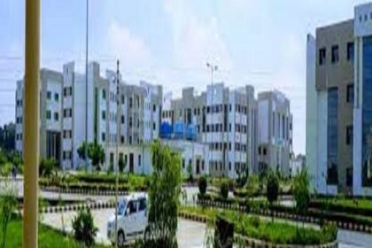 मेडिकल कॉलेज में प्रसूता का शव मिलने पर प्राचार्य समेत नौ पर मुकदमा दर्ज