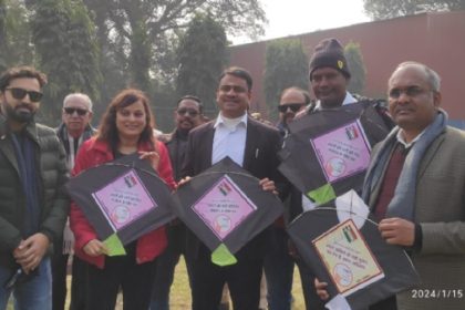 चुनाव में मतदान प्रतिशत बढ़ाने के लिए जागरूकता अभियान में अफसर: फोटो बच्चा गुप्ता