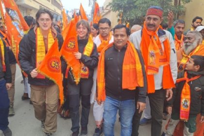 वाराणसी: काशी दक्षिण भाग में 4 नगरों ने निकाली अक्षत कलश शोभायात्रा