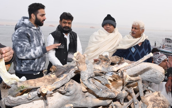 श्री संकटमोचन मंदिर के महंत प्रोफेसर विश्वंभरनाथ मिश्र को मातृ शोक, संवदेना जताने पहुंचे राज्यमंत्री