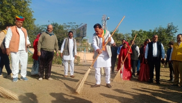 स्वच्छता अभियान के सहभागी बने कैबिनेट मंत्री पटेल