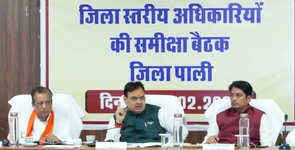 अधिकारी-कर्मचारी आमजन की समस्याओं का करें त्वरित निस्तारण: मुख्यमंत्री