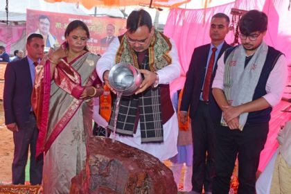 (अपडेट) मुख्यमंत्री ने पूंछरी का लौठा, श्रीनाथ जी एवं गिरिराज जी तलहटी मंदिर में दर्शन किए