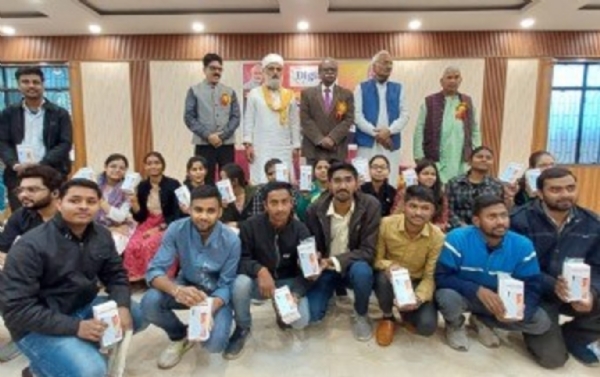 ऊर्जा से भरी नदी की तरह हैं युवा, सही दिशा की आवश्यकता: बालेंदुमणि