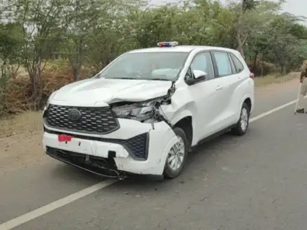बालोतरा एसपी की क्षतिग्रस्त कार।