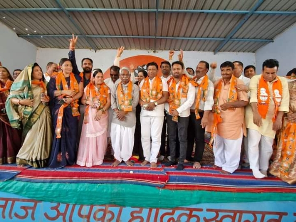 मंत्री बाबूलाल खराड़ी के सानिध्य में कांग्रेस परिषदों ने ली भाजपा की सदस्यता।