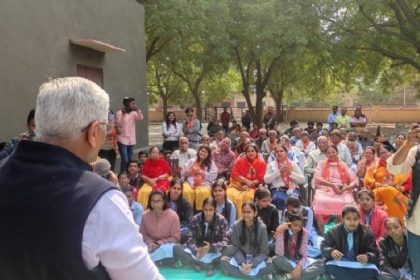 केंद्रीय जलशक्ति मंत्री शेखावत ने दीवार पर जय श्रीराम उकेरा, विभिन्न कार्यक्रमों में लिया भाग