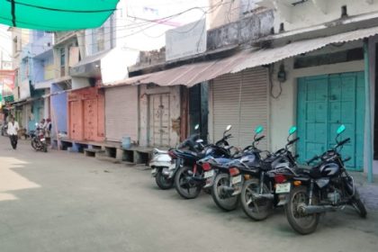 खाद्य सुरक्षा जांच दल के जहाजपुर पहुंचने पर दुकानें बंद कर भागे व्यापारी
