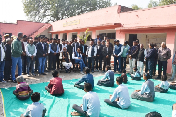 गांव चलो अभियान के तहत विद्यार्थियों से रूबरू हुए ऊर्जा राज्यमंत्री