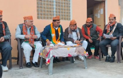 गांवों में 24 घंटे प्रवास कर रहे भाजपा के दिग्गज नेता : हेमंत परिहार
