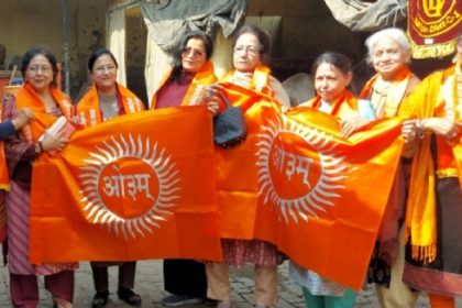 गोल्डन लायनेस क्लब प्राचीन ने कान्हा गौ सेवा केंद्र में की गौसेवा