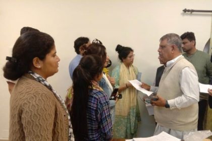 चिकित्सा मंत्री ने की जनसुनवाई, अधिकारियों को समस्याओं पर संज्ञान लेने के निर्देश