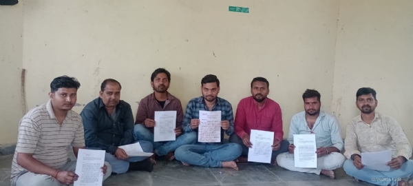 फोटो-24 एचएएम-2चित्रकूट एक्सप्रेस के ठहराव के लिए पीएम को लिखा खून से पत्र