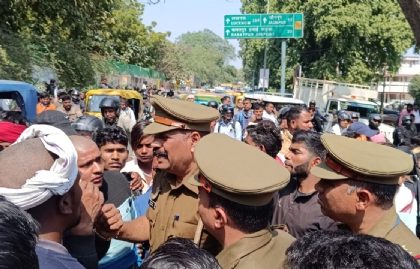 छात्रा के हत्यारों की गिरफ्तारी की मांग को लेकर परिजनों के साथ पाल समाज ने किया प्रदर्शन