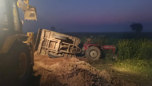 टेम्पो और ट्रेक्टर ट्राली में भिडंत, तीन की मौत