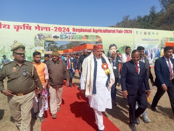आईआईवीआर, वाराणसी के कृषि मेले में कृषि मंत्री