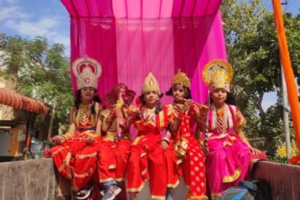 झांकियों ने मोहा मन,