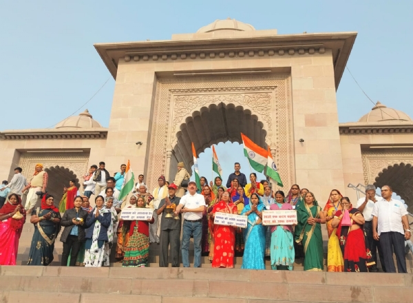 नदी की पूजा का अर्थ केवल घंटा बजाना नहीं, वरन उसकी सफाई है : नमामि गंगे