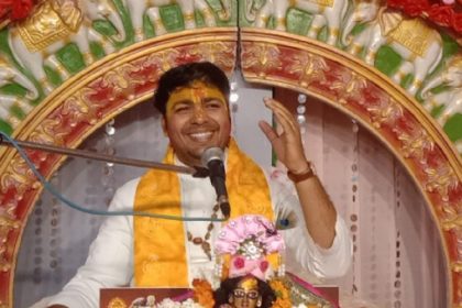 -श्री परिवार दिव्य महायज्ञ समिति ट्रस्ट के तत्वावधान में मनोरंजन सदन में पांच दिवसीय मां पीतांबरा बग्लामुखी देवी महायज्ञ एवं श्री भक्तमाल कथा का चतुर्थ दिन