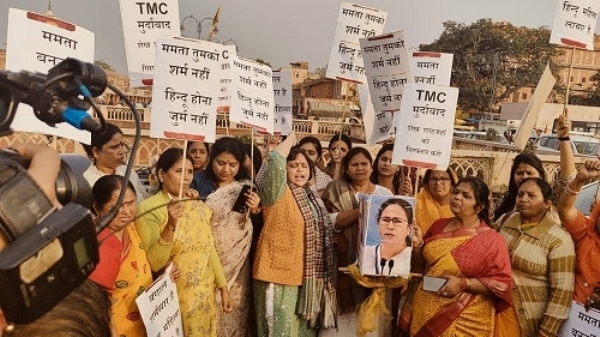 पश्चिम बंगाल में हिन्दू महिलाओं के साथ हो रहे अत्याचार के खिलाफ भाजपा महिला मोर्चा का प्रदर्शन