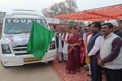 पांच दिवसीय स्टडी-सह-एक्सपोजर दौरे का शुभारंभ किया, आठ उद्यमी खुर्जा रवाना