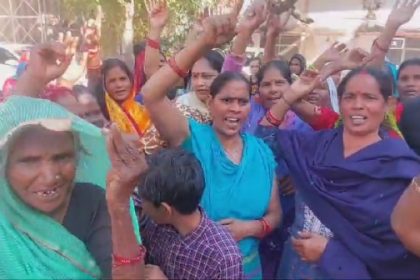 पानी की किल्लत झेल रही महिलाओं ने की जमकर नारेबाजी