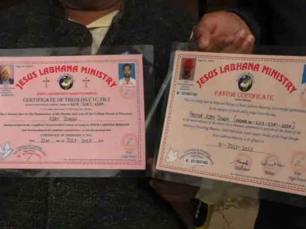 अजय के सर्टिफिकेट।