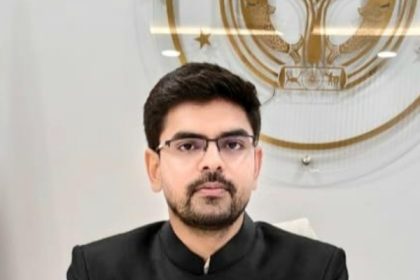मुरादाबाद मुख्य विकास अधिकारी सुमित यादव।