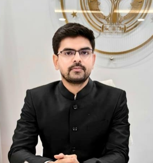 मुरादाबाद मुख्य विकास अधिकारी सुमित यादव।